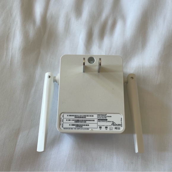 NETGEAR EX2700 – N300 WiFi Range Extender Essentials Edition - Picture 4 of 8